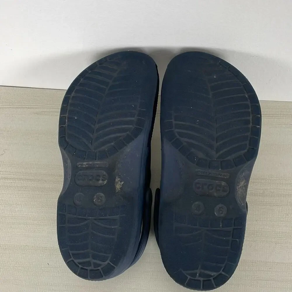 Crocs Youth 4-6 Blue Clog Sandals With Charms Casual Lightweight Beach Shoes